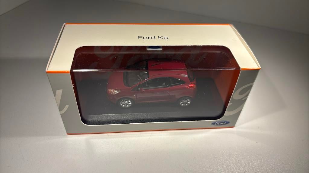 Ford ka minichamps 1.43, Hobby en Vrije tijd, Modelauto's | 1:43, Auto, Ophalen of Verzenden, MiniChamps, A