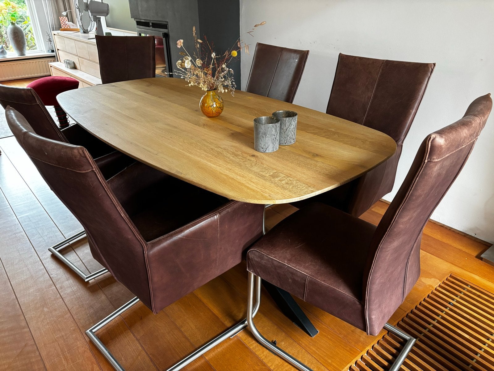 Deens ovale eettafel met 6 leren stoelen, Huis en Inrichting, Tafels | Eettafels, Ophalen, Gebruikt, 100 tot 150 cm, Eikenhout