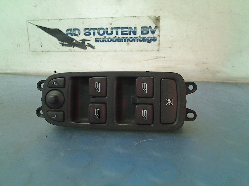Raamschakelaar Links Voor Volvo V50 (MW) 2007 30748183, Gebruikt, Siegburger Straße 229, Köln 50679, , Duitsland, Info@volvocars.com