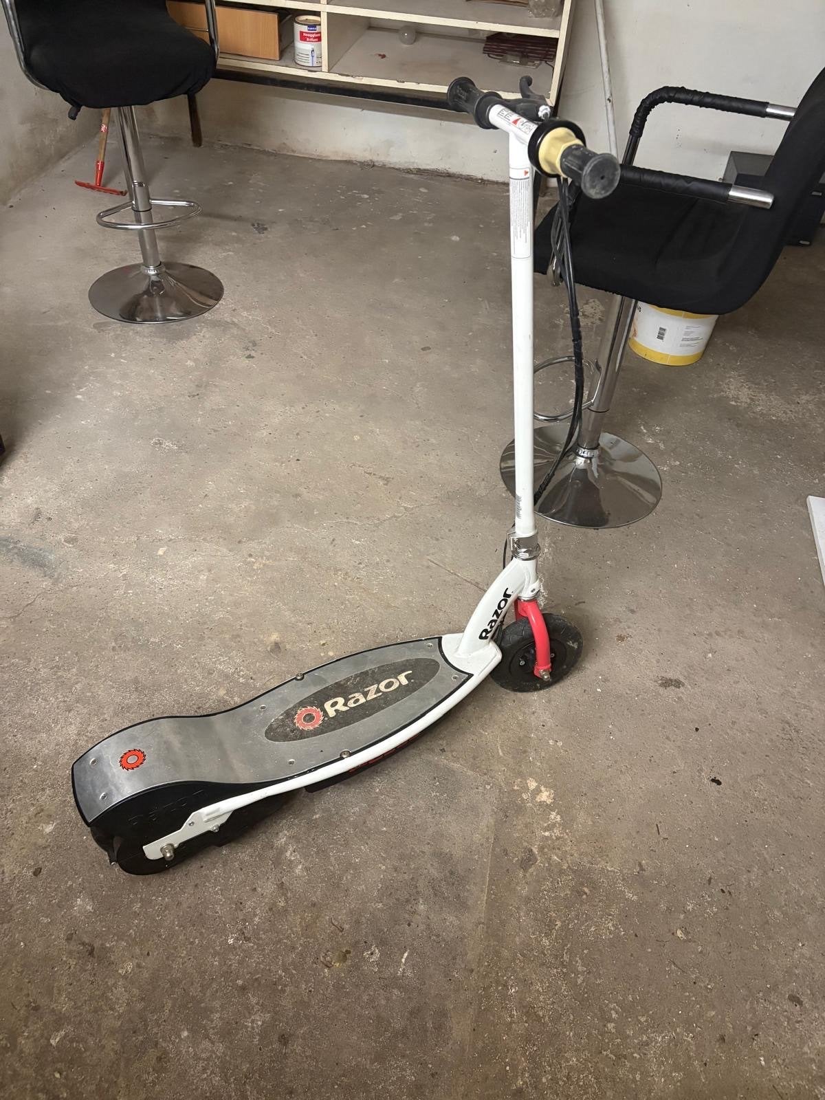 Razor elektrische step - Zo goed als nieuw (zonder lader), Fietsen en Brommers, Steps, Ophalen, Zo goed als nieuw, Elektrische step (E-scooter)