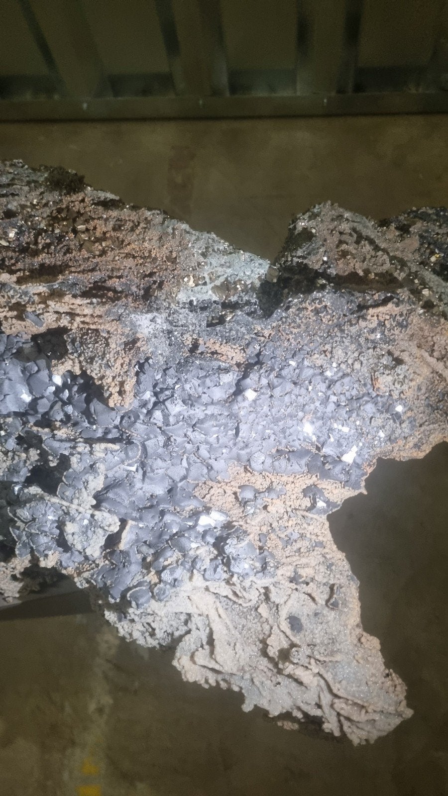 Prachtig groot mineraal stuk met galeniet, pyriet, seleniet, Ophalen of Verzenden
