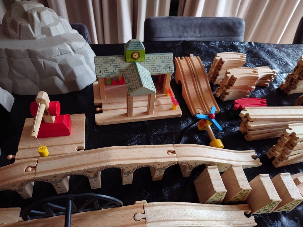 Houten treinbaan, treinen en accessoires, Ophalen, Gebruikt, Duw- of Trekspeelgoed