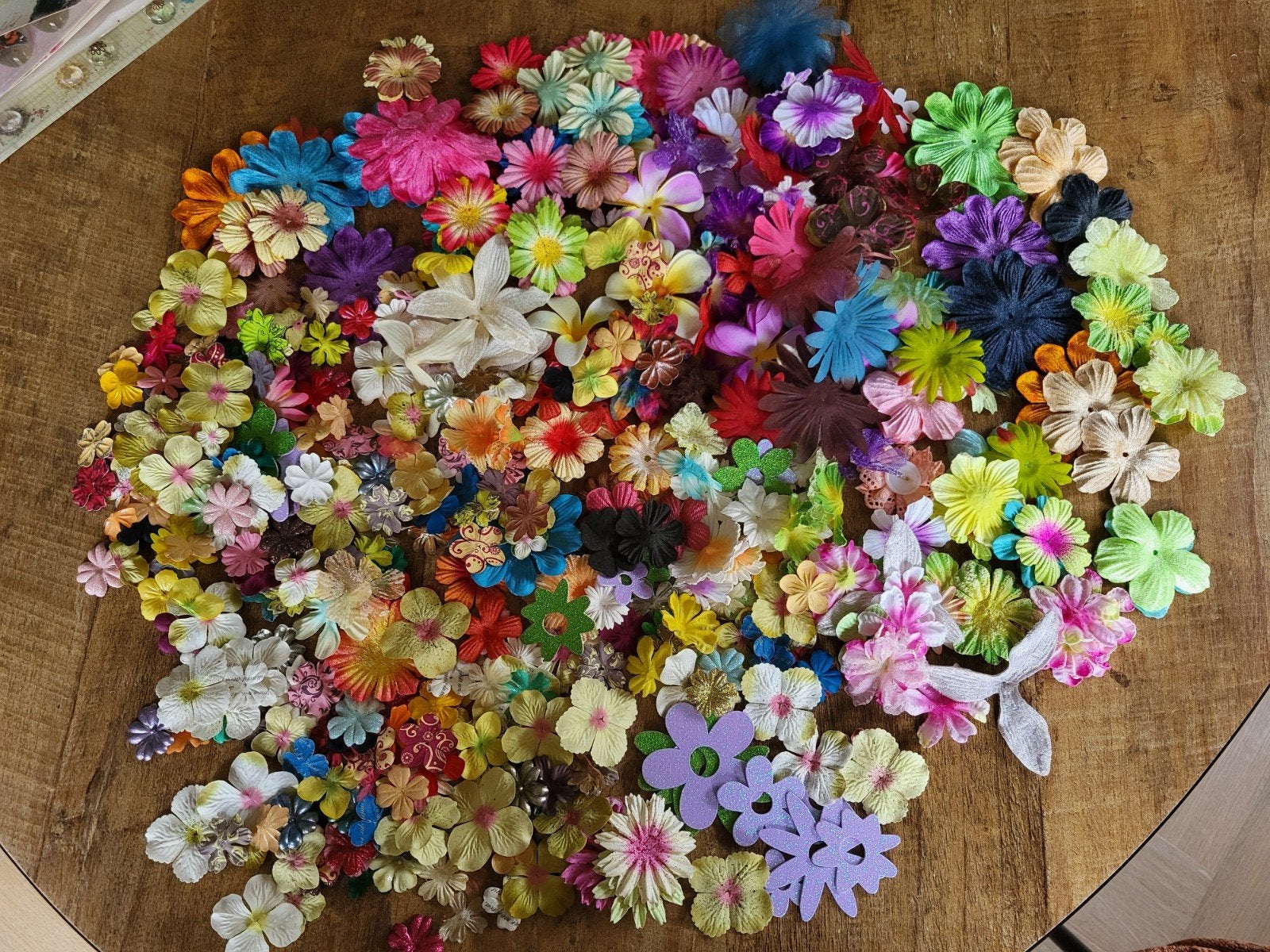 Setnr. 3 bloemetjes om zelf bloemen mee te maken, Hobby en Vrije tijd, Ophalen of Verzenden, Nieuw, Versiering of Embellishment