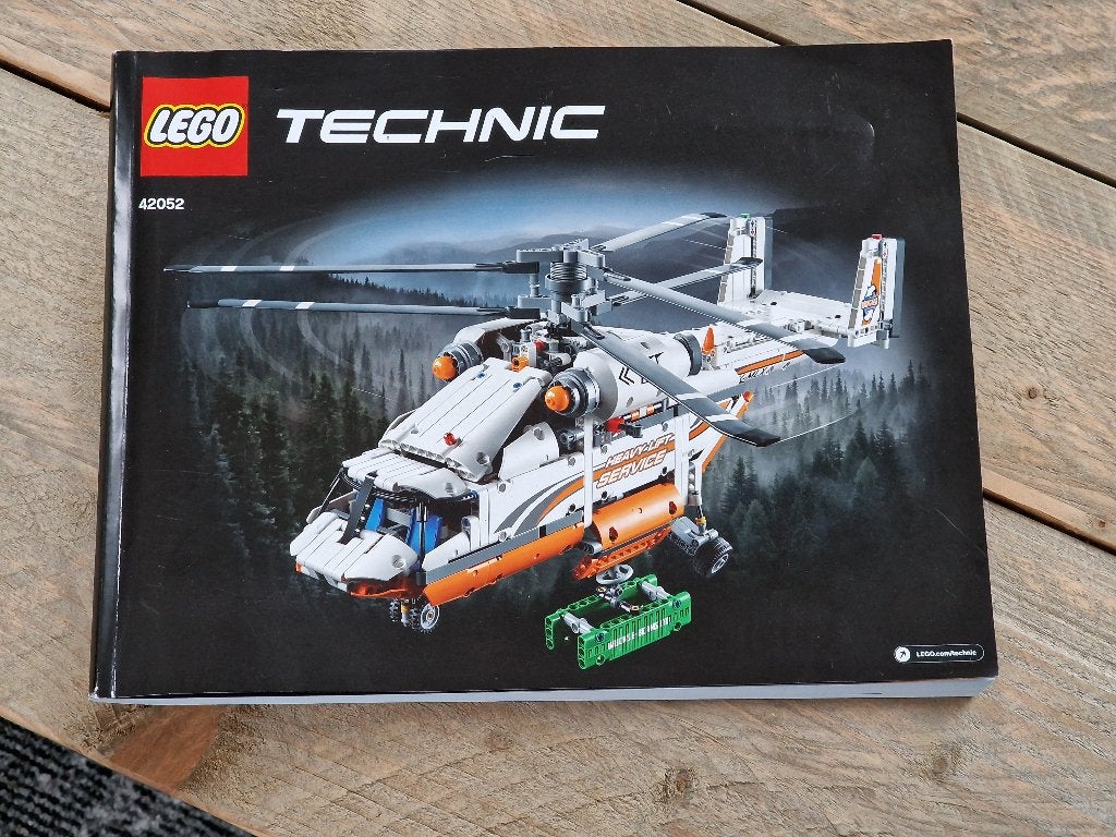 Foto 7 van lego TECHNIC Grote vrachthelikopter (42052) [#24]
