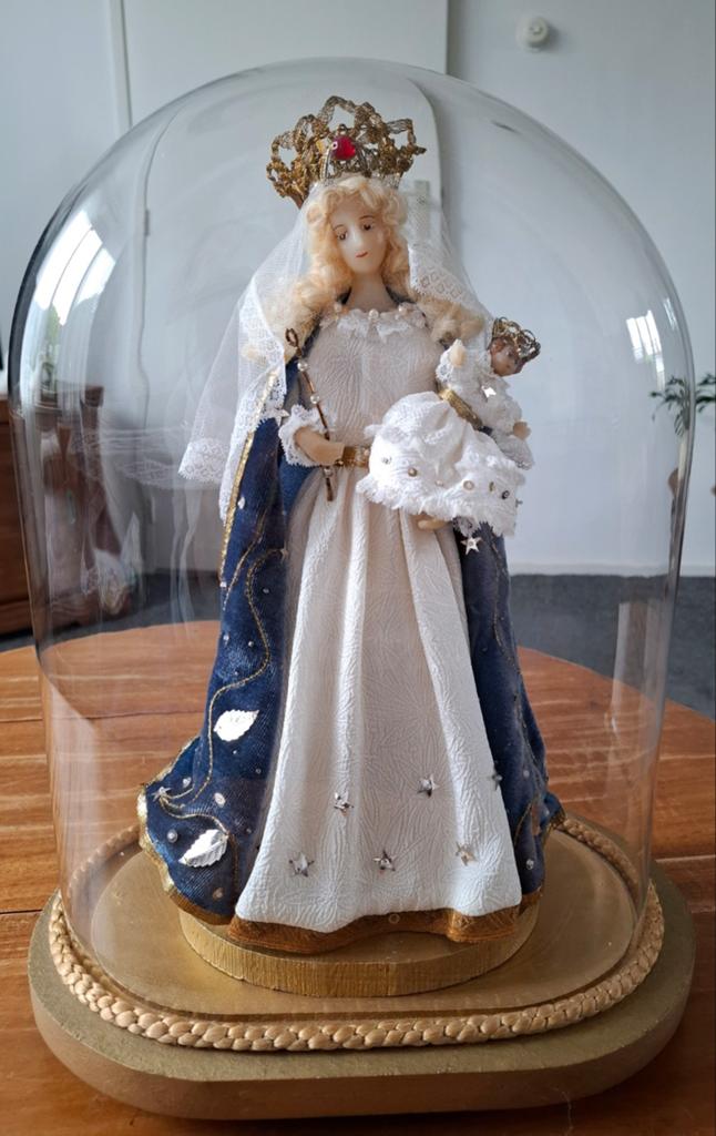Maria met kind beeld onder glazen stolp, Ophalen