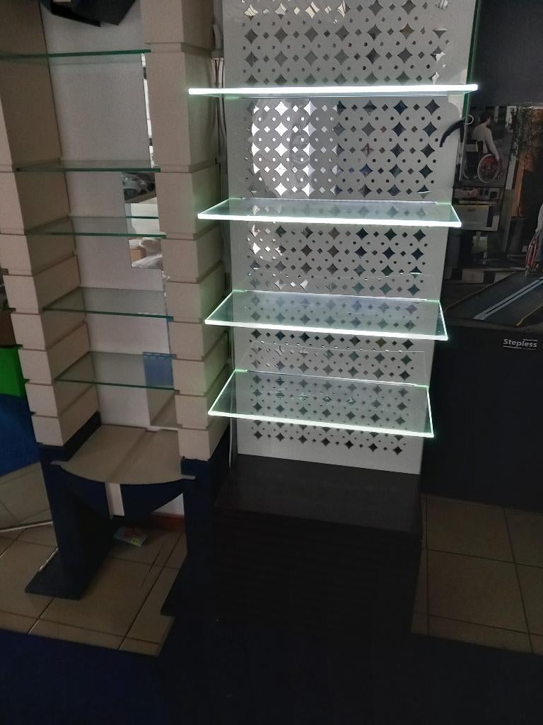 ETALAGEKAST MACROOIL, Huis en Inrichting, Kasten | Vitrinekasten, Ophalen, Met plank(en), 50 tot 100 cm, Zo goed als nieuw