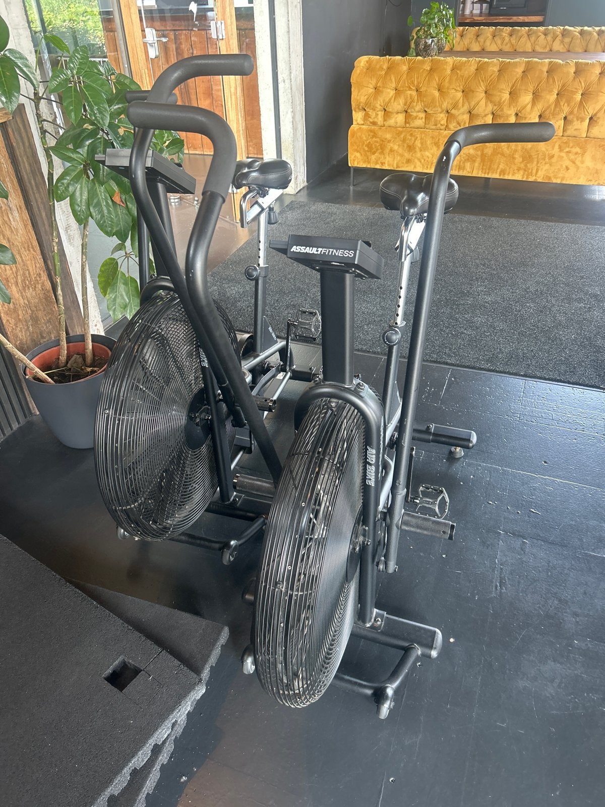 Assault Fitness Airbike - Goede staat, Sport en Fitness, Fitnessapparatuur, Ophalen, Armen, Zo goed als nieuw, Airbike