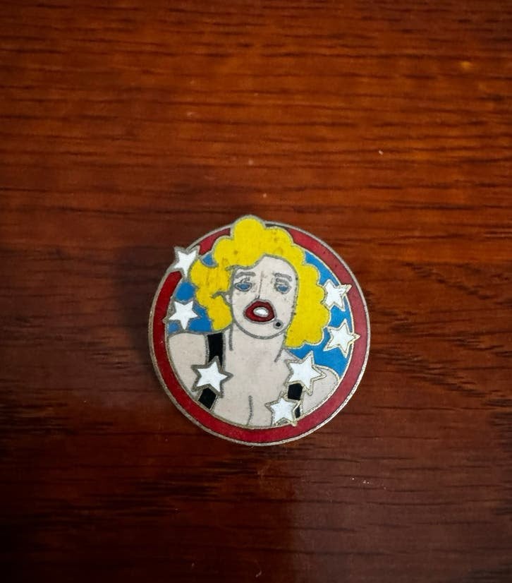 Marilyn Monroe Speldje - Vintage Collectible Pin, Ophalen of Verzenden, Zo goed als nieuw, Overige onderwerpen, Speldje of Pin