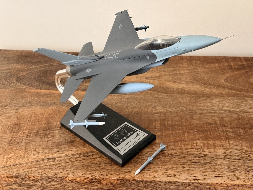 F-16 Fighting Falcon USAF - 1/48 schaalmodel, Ophalen, Gebruikt, Schaalmodel