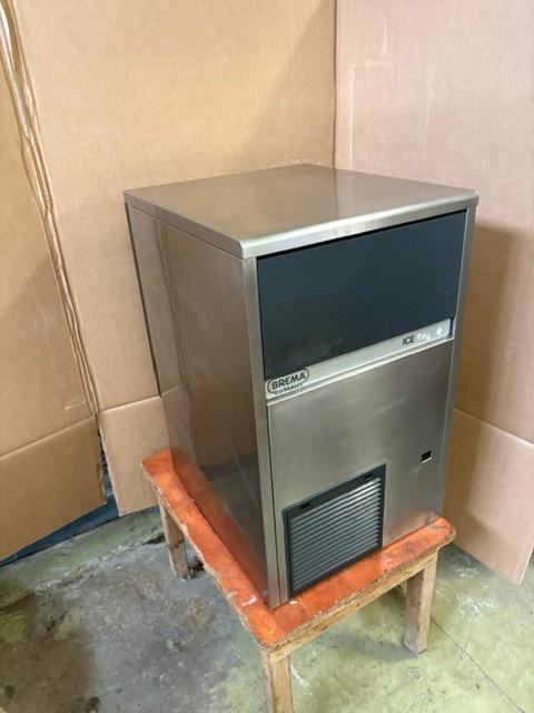 Brema ijsblokjes machine 50 kg luchtgekoeld, Ophalen of Verzenden, Gebruikt, Zelfvriezend