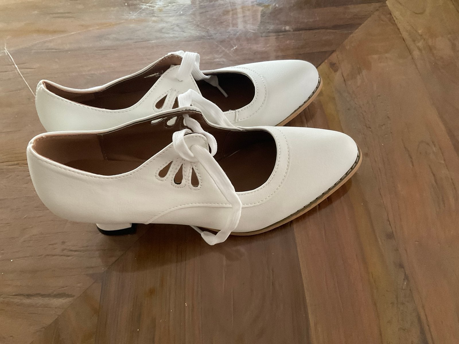 Witte vintage stijl schoenen met veters - Maat 40, Kleding | Dames, Ophalen of Verzenden, Zo goed als nieuw, Wit, Schoenen met lage hakken