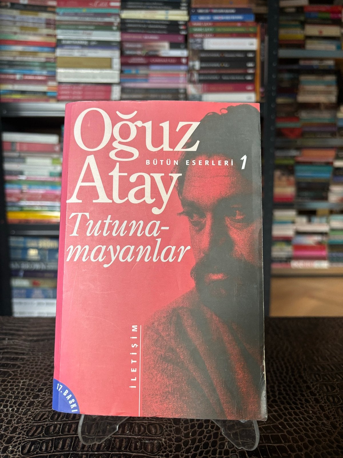 Oguz Atay - Tutunamayanlar (De Ongehoudenen), Ophalen of Verzenden, Gelezen, Wereld overig
