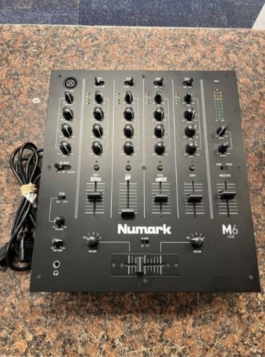 Numark M6 4-Kanaals USB DJ Mixer, Muziek en Instrumenten, Mengpanelen, Gebruikt, Minder dan 5 kanalen, Microfooningang, Ophalen