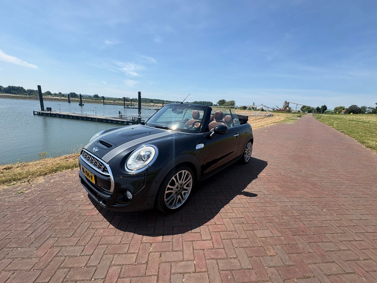 Mini Cooper S Cabrio First Born edition f57 aut. Apk mei2028, Auto's, Mini, Automaat, Zwart, Bruin, Particulier