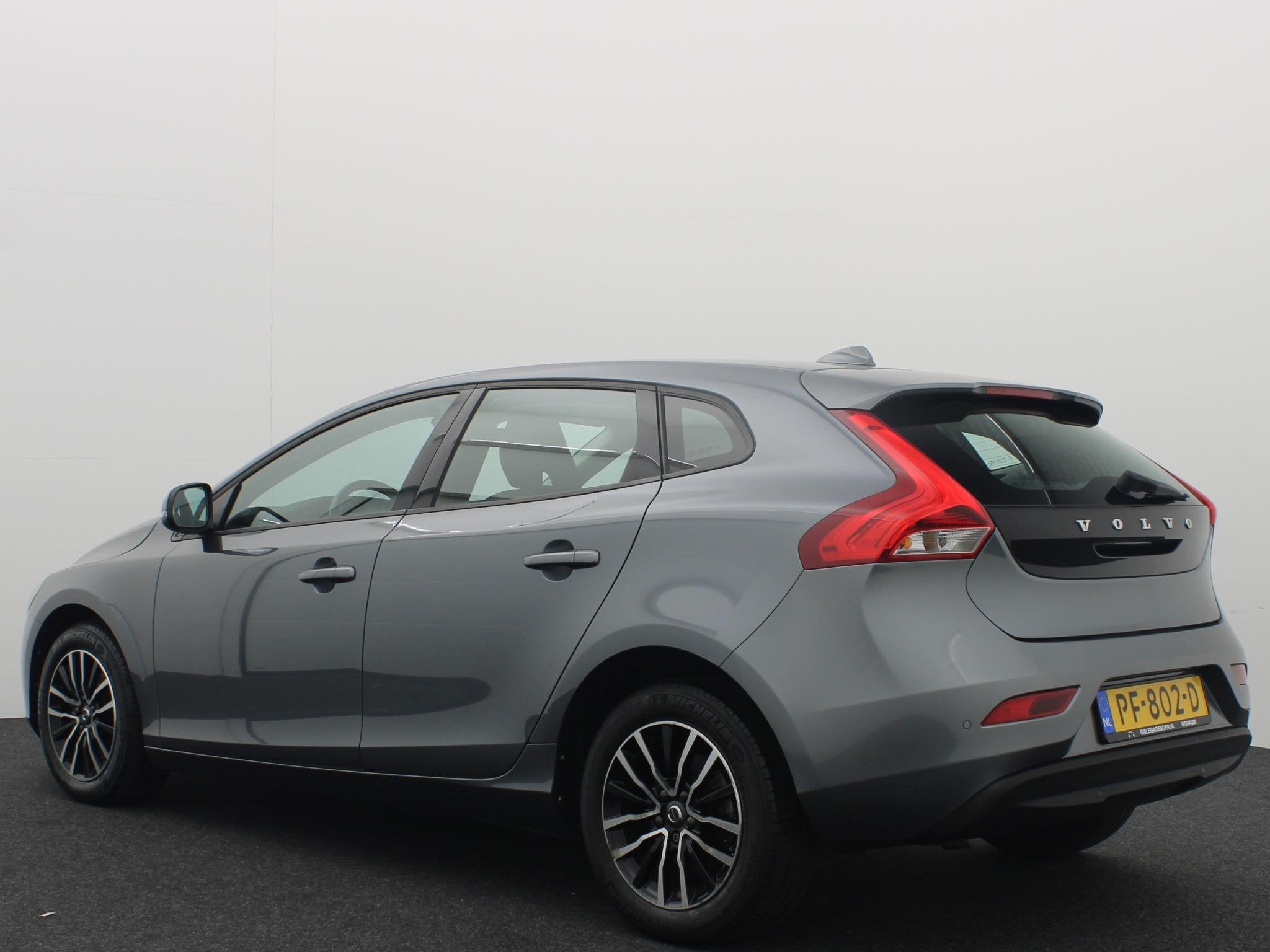 Volvo V40 2.0 T2 Nordic+ FULL LED / STANDKACHEL / STOELVERW, Voorwielaandrijving, Gebruikt, Euro 6, 4 cilinders