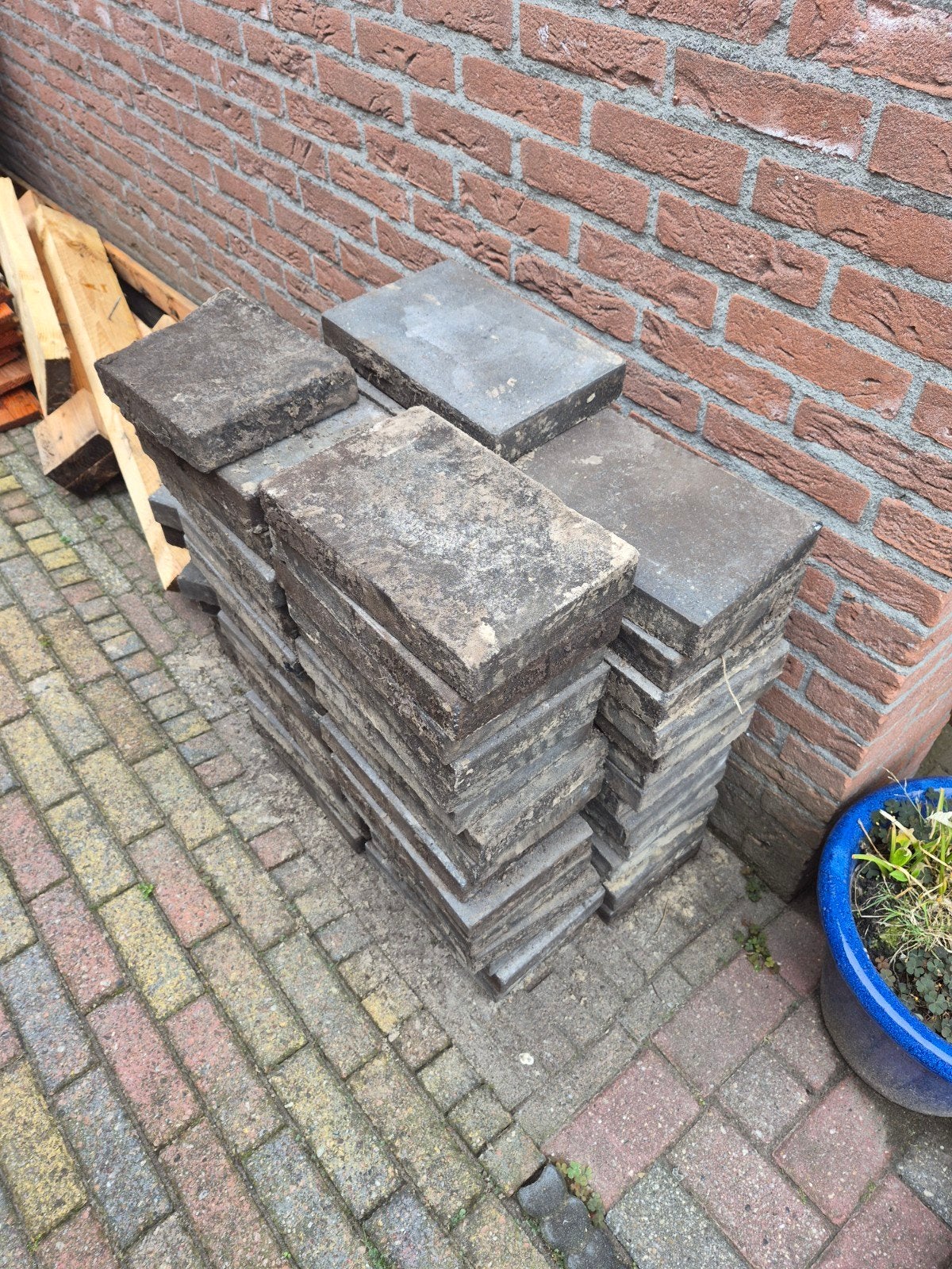 GRATIS 30 Gebruikte terrastegels, grijs, ca. 10 m², Ophalen, Gebruikt, 10 m² of meer, Beton