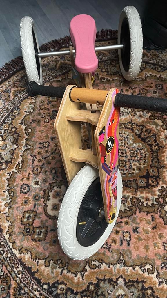 Houten loopfiets met 4 wielen - roze zadel, Fietsen en Brommers, Fietsen | Kinderfietsjes, Ophalen of Verzenden, Gebruikt, Minder dan 16 inch
