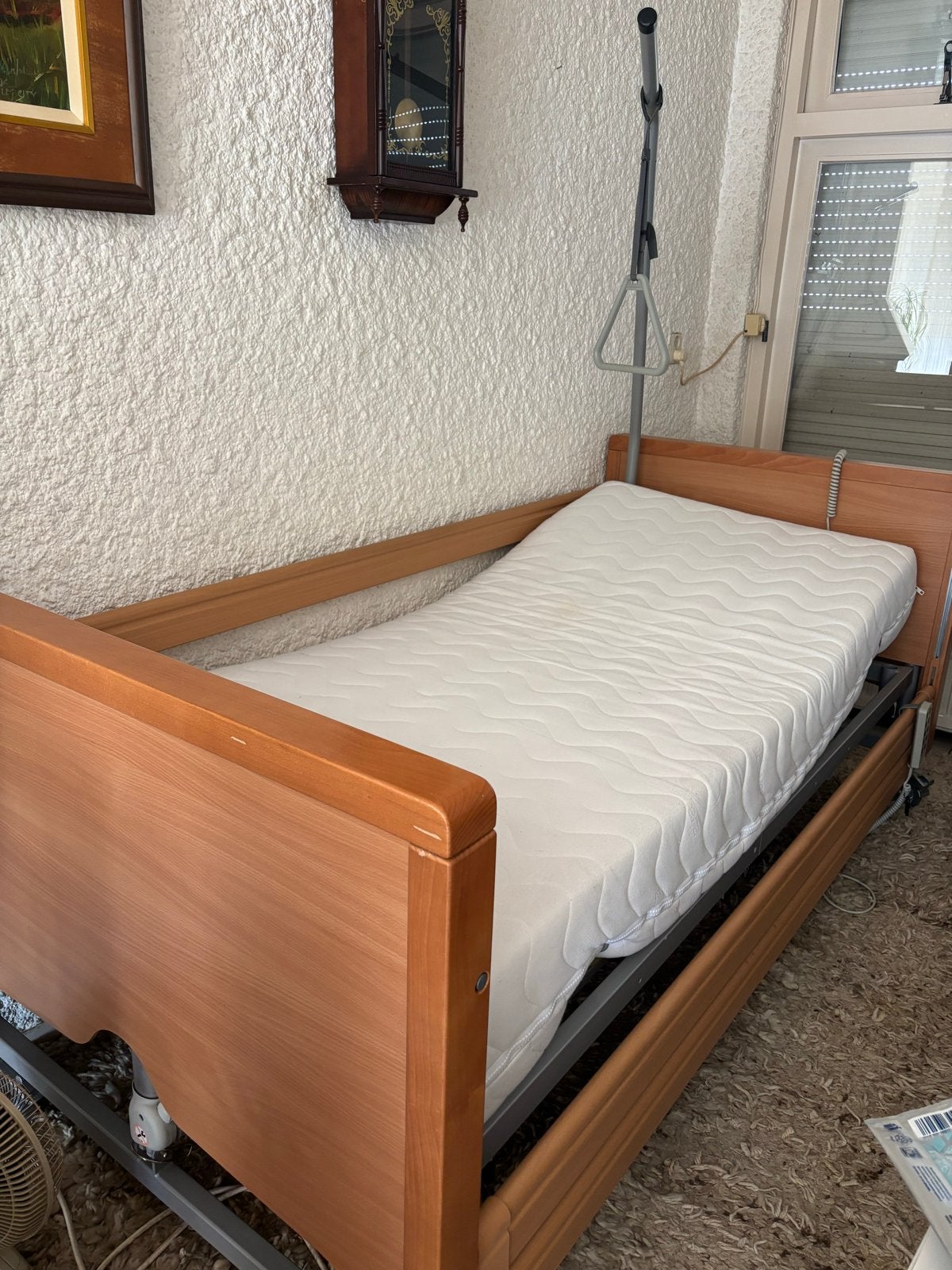 Verstelbaar ziekenhuisbed met matras, Huis en Inrichting, Ophalen, 90 cm, Eenpersoons, Bruin