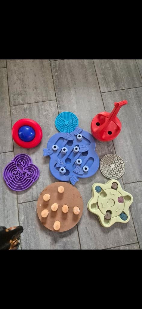 5 intelligentiespellen en 3 lickmatjes (hersenwerk hond) TOP, Ophalen, Zo goed als nieuw, Intelligentiespeelgoed