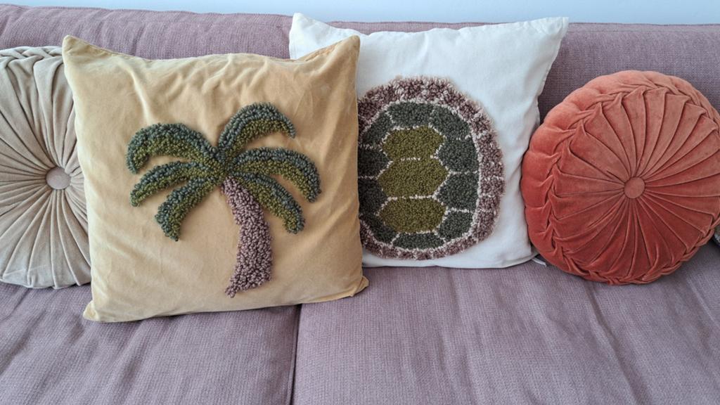 Decoratieve kussenhoes met palmboom borduursel, Ophalen of Verzenden, Nieuw, Beige, Vierkant