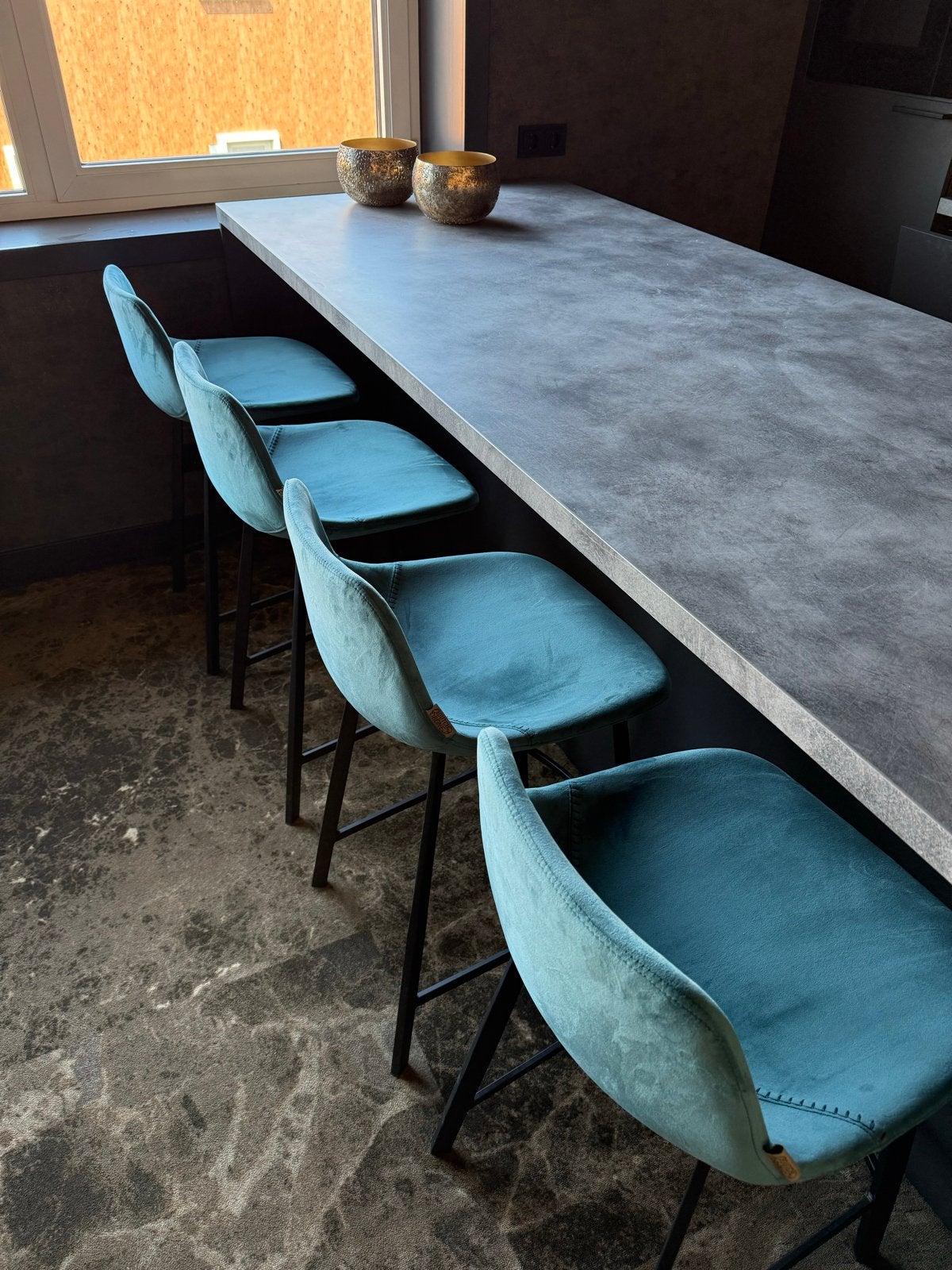 Zo goed als nieuwe barkrukken in turquoise stof, Ophalen, Met voetsteun, Zo goed als nieuw, 90 cm of meer