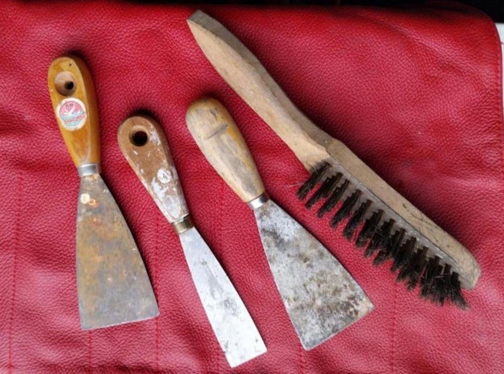 3 stuks plamuurmes en 1 staalborstel, Doe-het-zelf en Verbouw, Gereedschap | Handgereedschap, Ophalen of Verzenden, Gebruikt