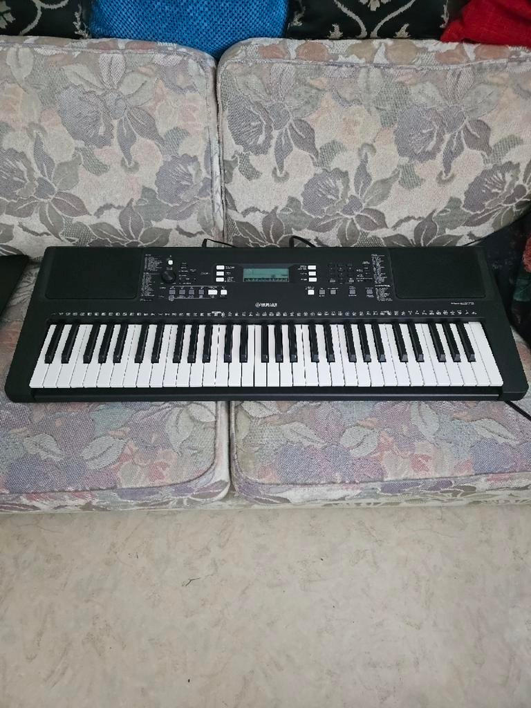 Yamaha PSR E373 met 61 toetsen - Ideaal voor beginners, Ophalen of Verzenden, Zo goed als nieuw, 61 toetsen, Yamaha