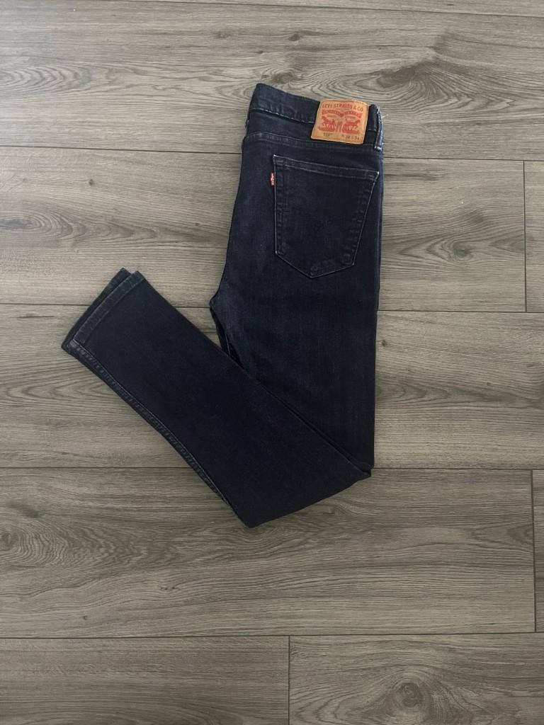 Levi's 519 Straight/Slim dark blue denim jeans, Kleding | Dames, Spijkerbroeken en Jeans, Ophalen of Verzenden, Gedragen, Blauw