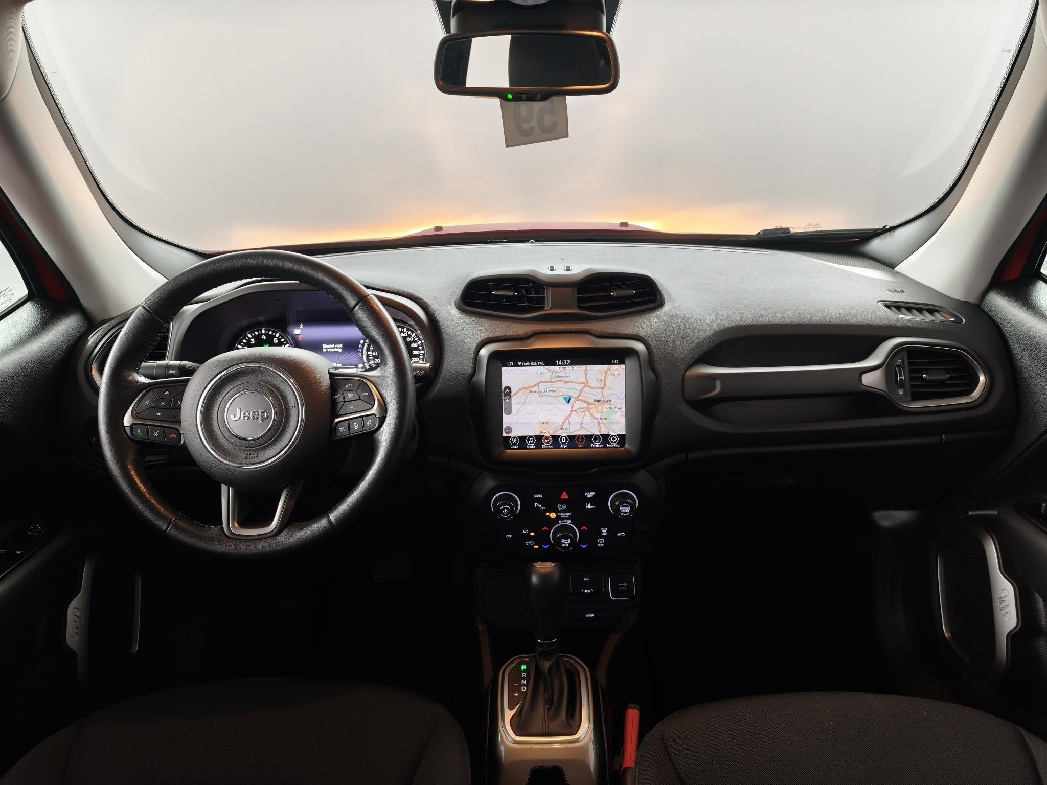 Jeep Renegade 1.3T DDCT Limited | Camera | Navigatie | Stuur, Auto's, Jeep, Stof, Gebruikt, 4 cilinders, Origineel Nederlands