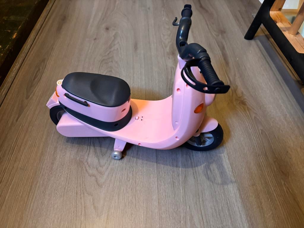 Baby born electrische scooter, Ophalen, Zo goed als nieuw