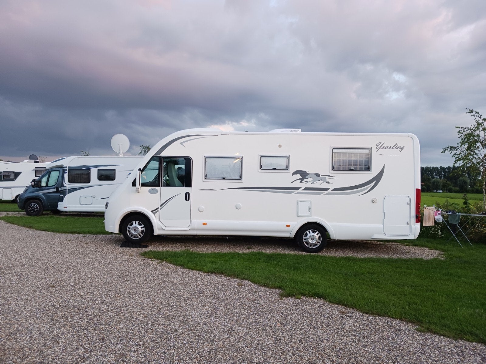 McLouis Camper 2013 Airco, Satelliet, Zonnepaneel, Luifel, Integraal, Chemisch toilet, Buitenlamp, Ringverwarming