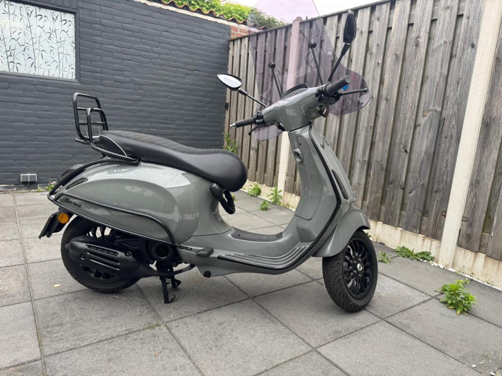 VESPA | NARDO GREY | FULL | 2019 | 10.000 KM, Fietsen en Brommers, Ophalen, Zo goed als nieuw, Benzine, Overige merken