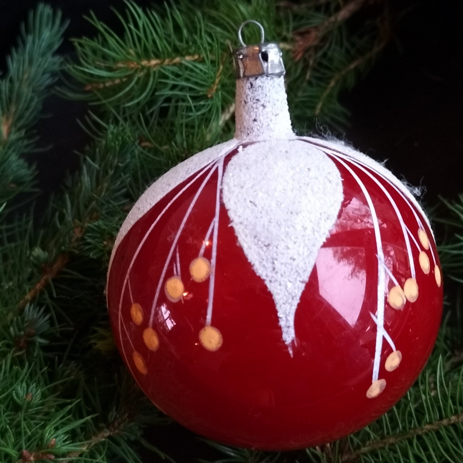 oude kerstbal rood gedecoreerd., Ophalen of Verzenden