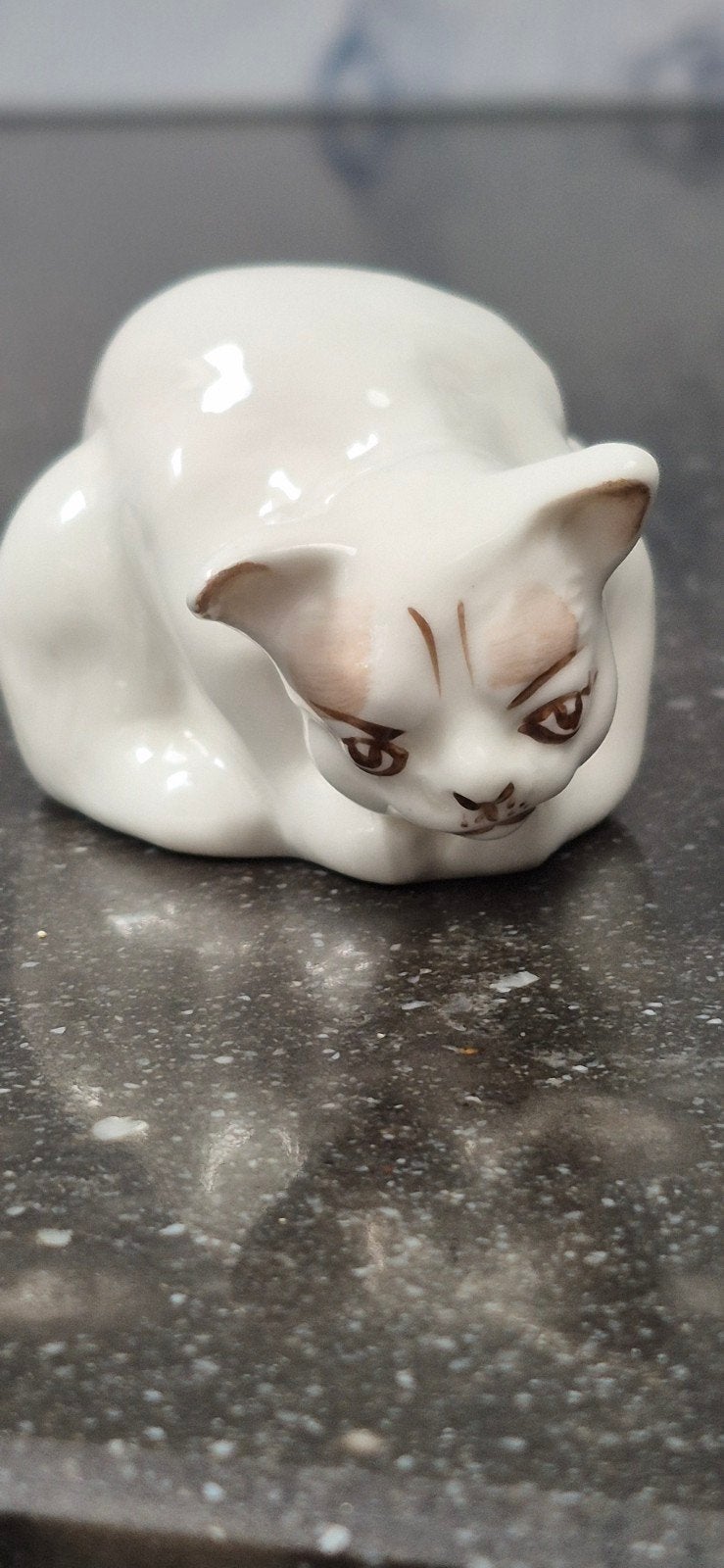 Coalport porseleinen katje - 8cm, Verzamelen, Ophalen of Verzenden, Zo goed als nieuw, Hond of Kat, Beeldje of Figuurtje