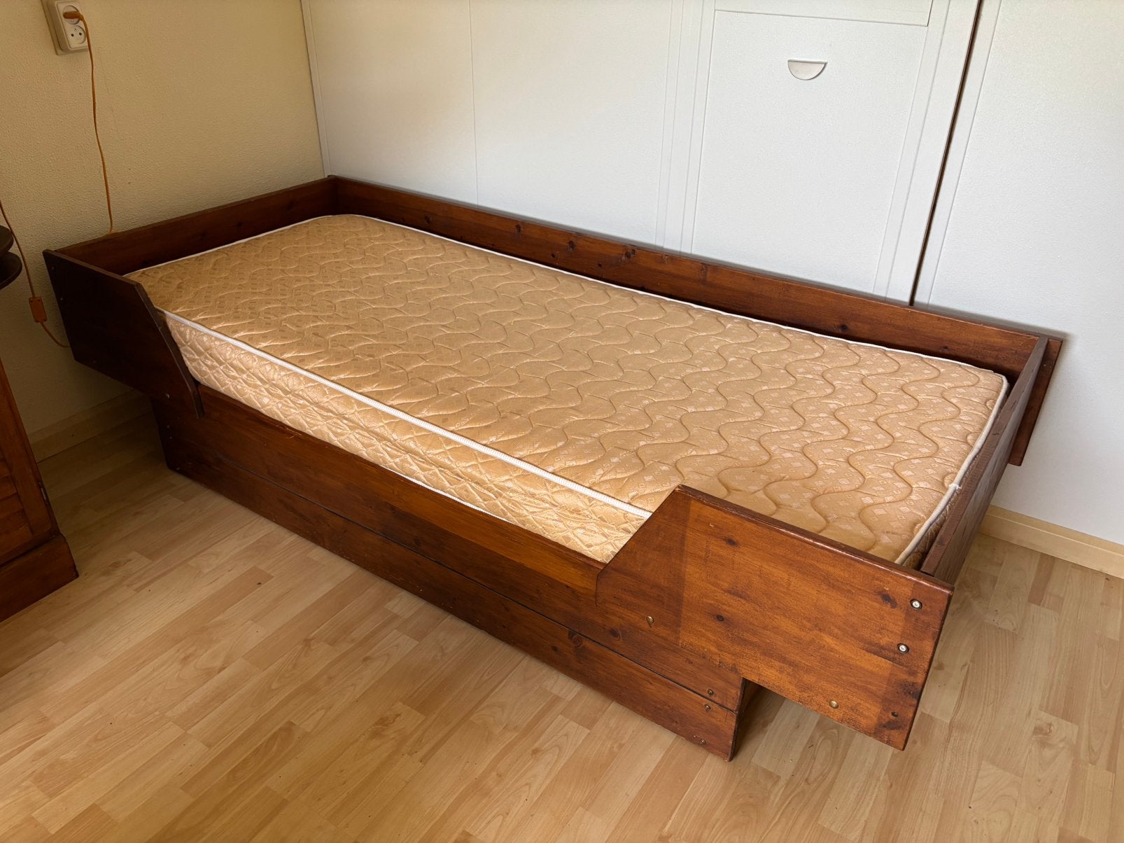 Houten kinder bed, Huis en Inrichting, Slaapkamer | Bedden, Ophalen, Gebruikt, 90 cm, Eenpersoons