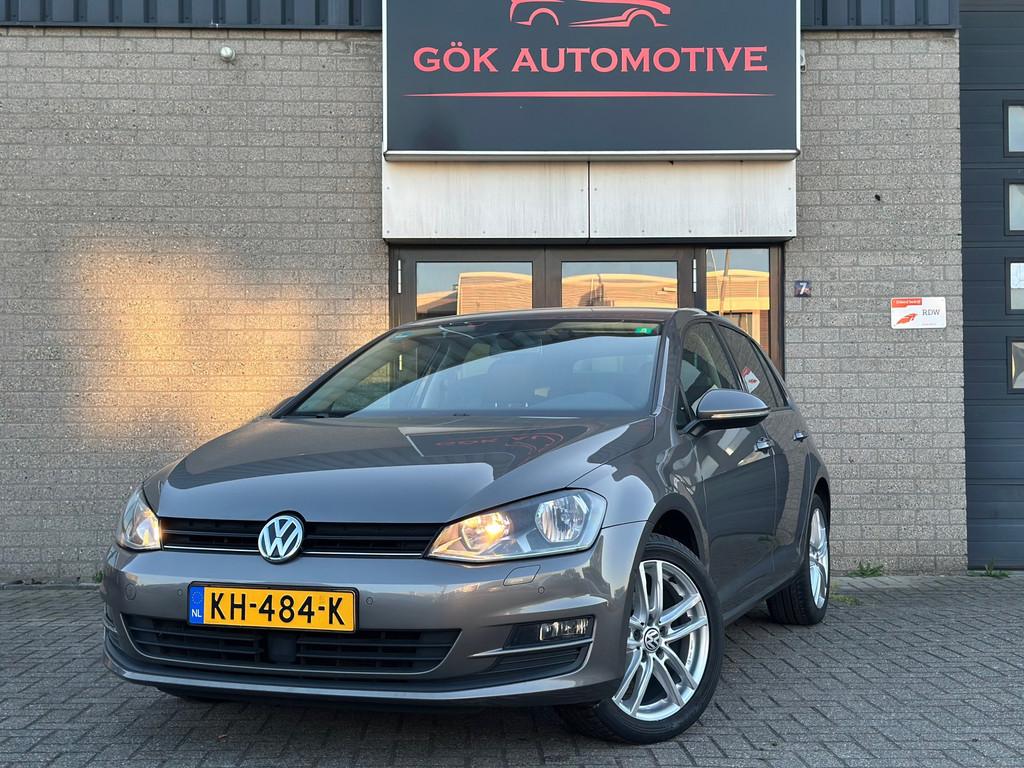 Volkswagen Golf 1.2 TSI Connected Series / Stoelverwarming /, Voorwielaandrijving, Stof, Gebruikt, 4 cilinders