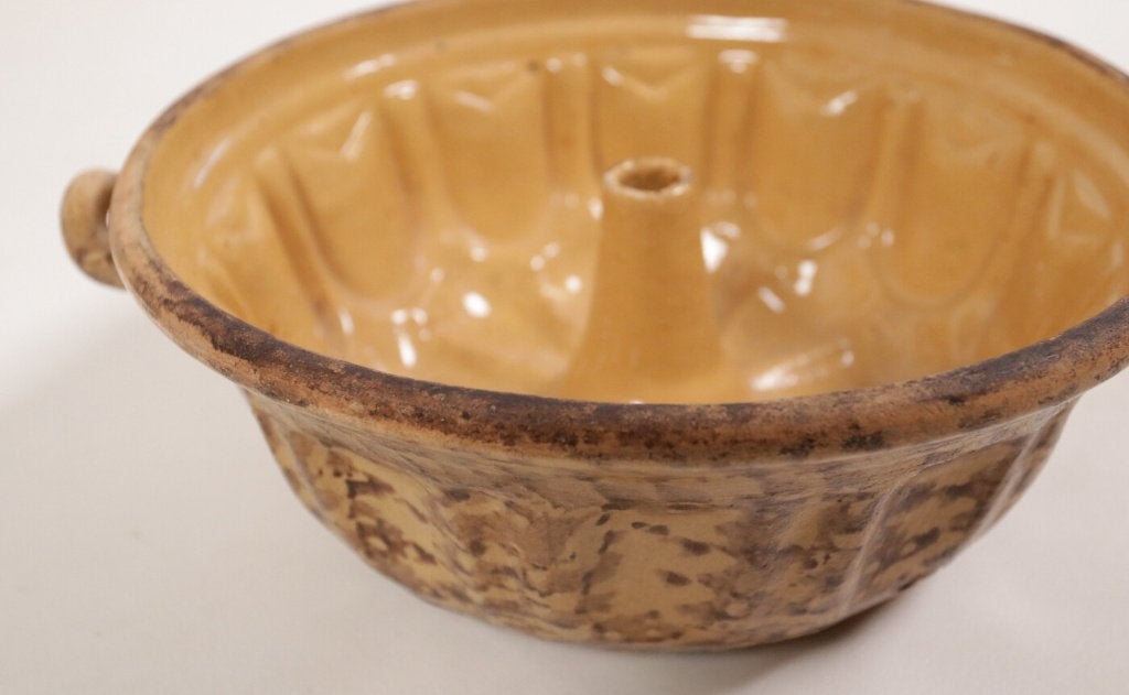Gele aardewerk tulbandvorm met gesponsd decor, Ophalen