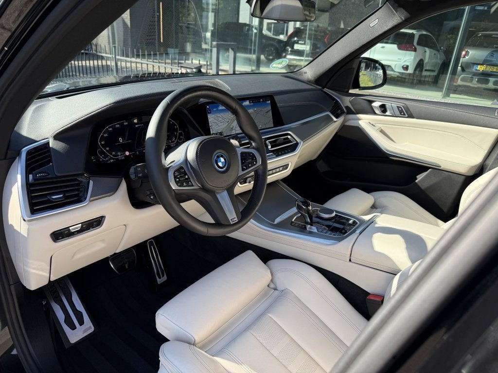 BMW X5 xDrive 45e PHEV High Executive M-Sport |Co-Pilot |Sky, Auto's, Dealer onderhouden, Verwarmde buitenspiegels, Gebruikt, 394 pk