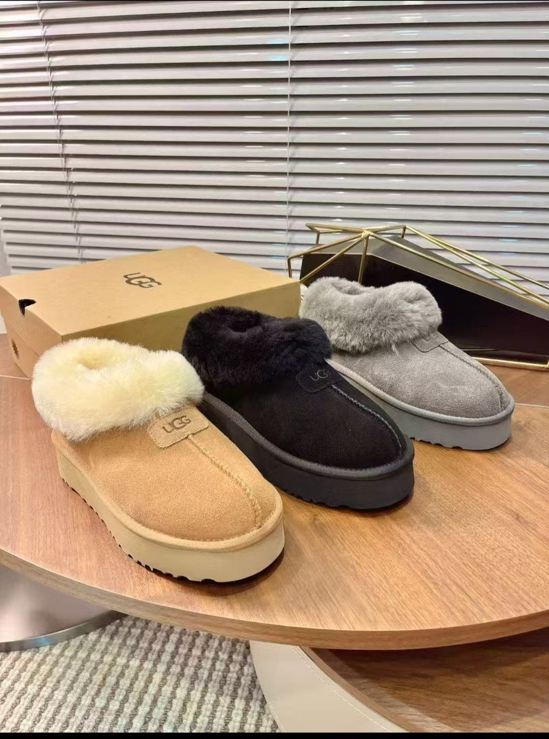UGG Disquette - Comfortabel en stijlvol, Verzenden, Nieuw, Beige, Pantoffels of Sloffen