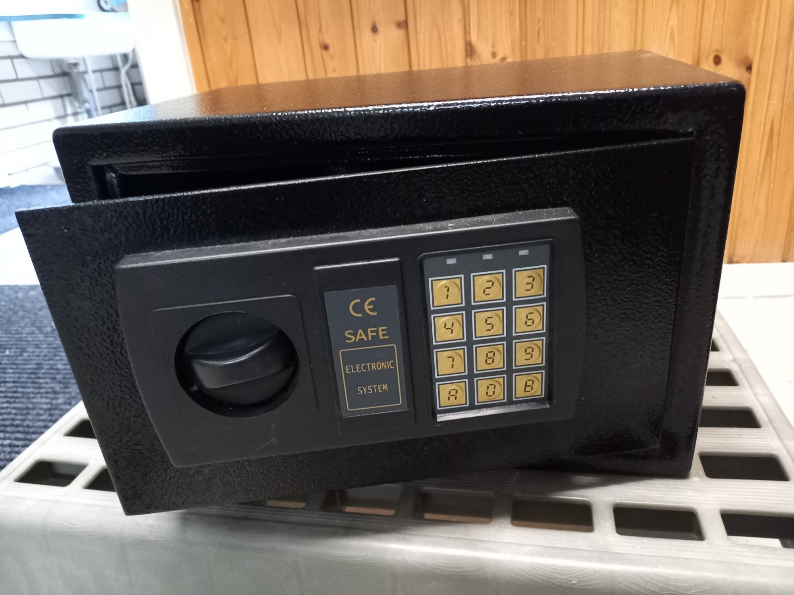 Compacte kluis met elektronisch slot - Zwart, Ophalen of Verzenden, Zo goed als nieuw