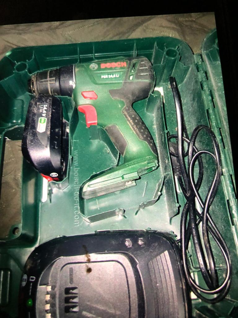 Accu boormachine bosch psr 14.4 li met accu en lader komplee, Ophalen of Verzenden, Gebruikt, Boormachine