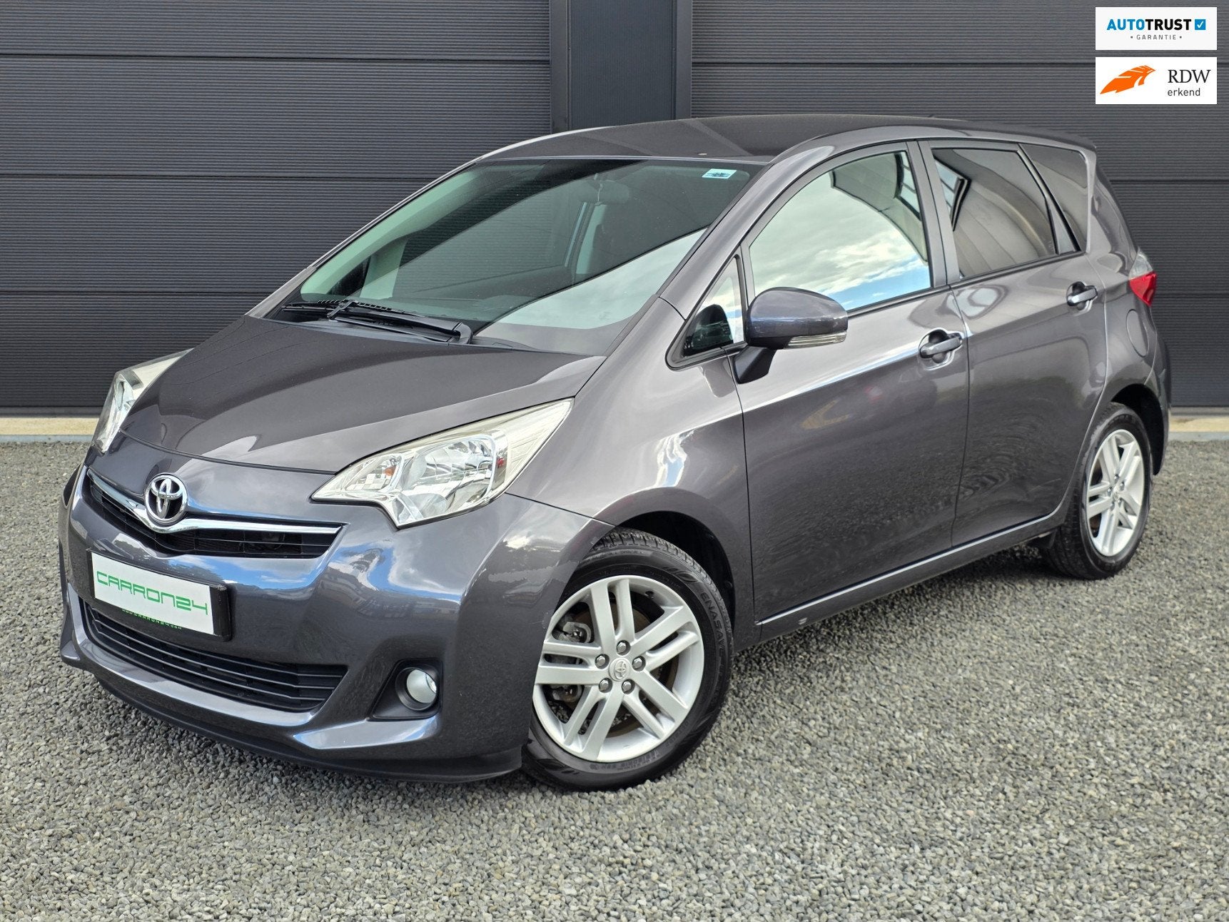 Toyota Verso-S 1.3 VVT-i Dynamic, Auto's, Gebruikt, Zwart, 4 cilinders, Verso-S
