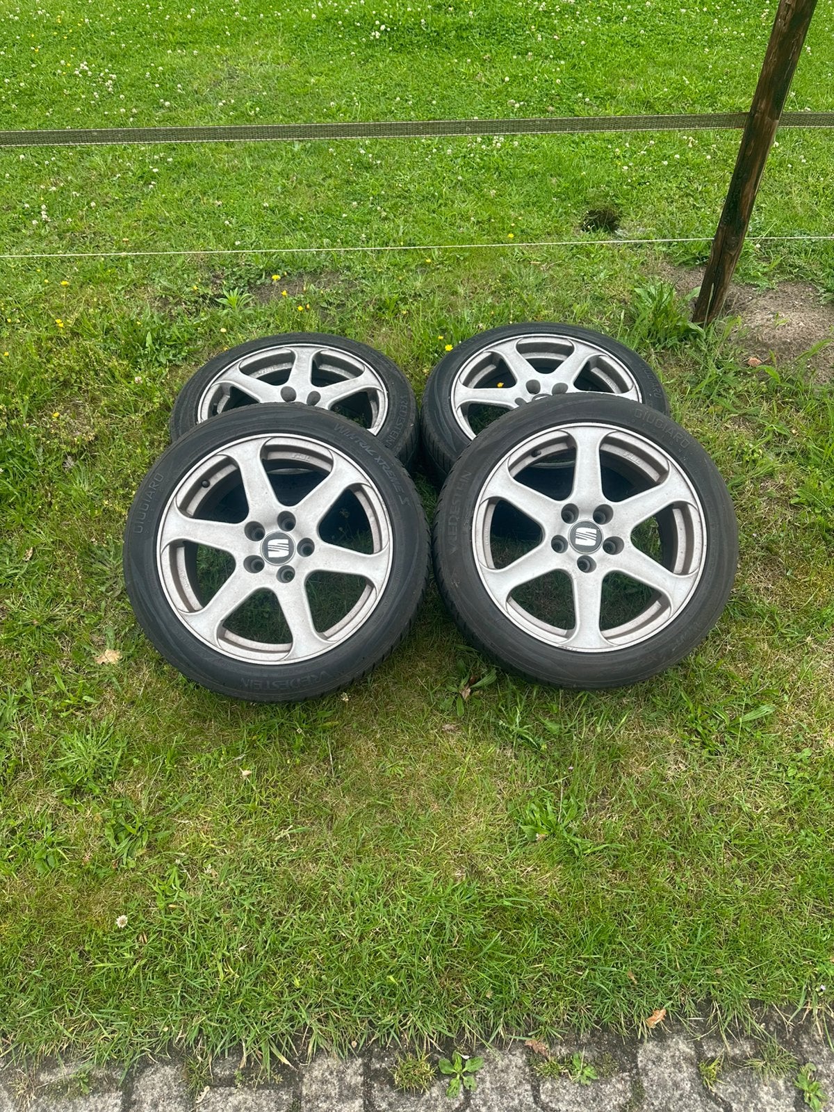 Seat velgen Rial met winterbanden Vredestein 205/50 R17, Ophalen, Gebruikt