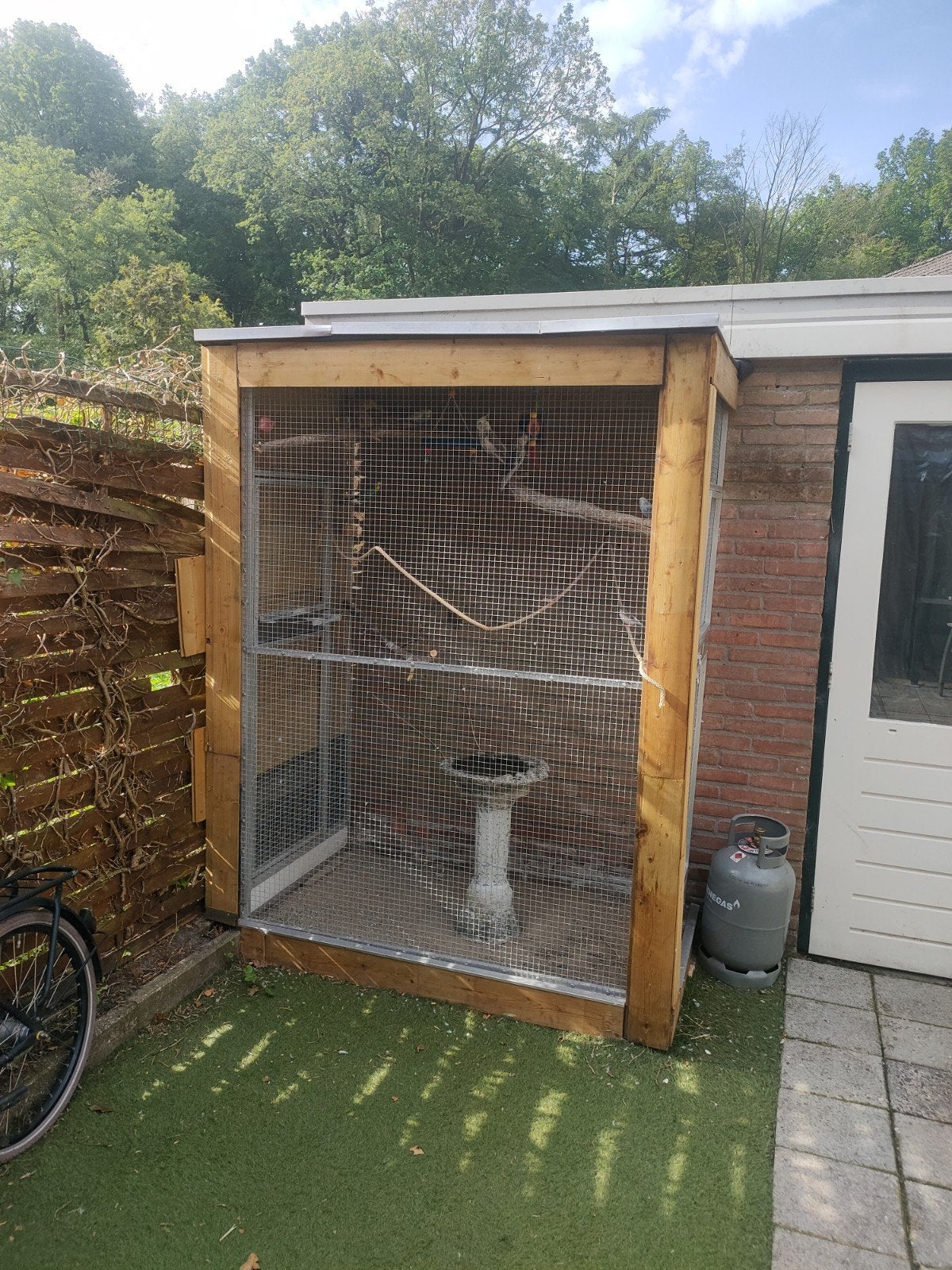 Vogel volière tekoop met vogels, Dieren en Toebehoren, Ophalen of Verzenden, Hout, Volière