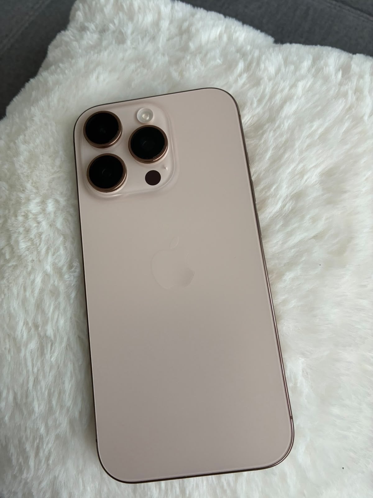 iPhone 16 Pro Dessert Titanium - Zo goed als nieuw