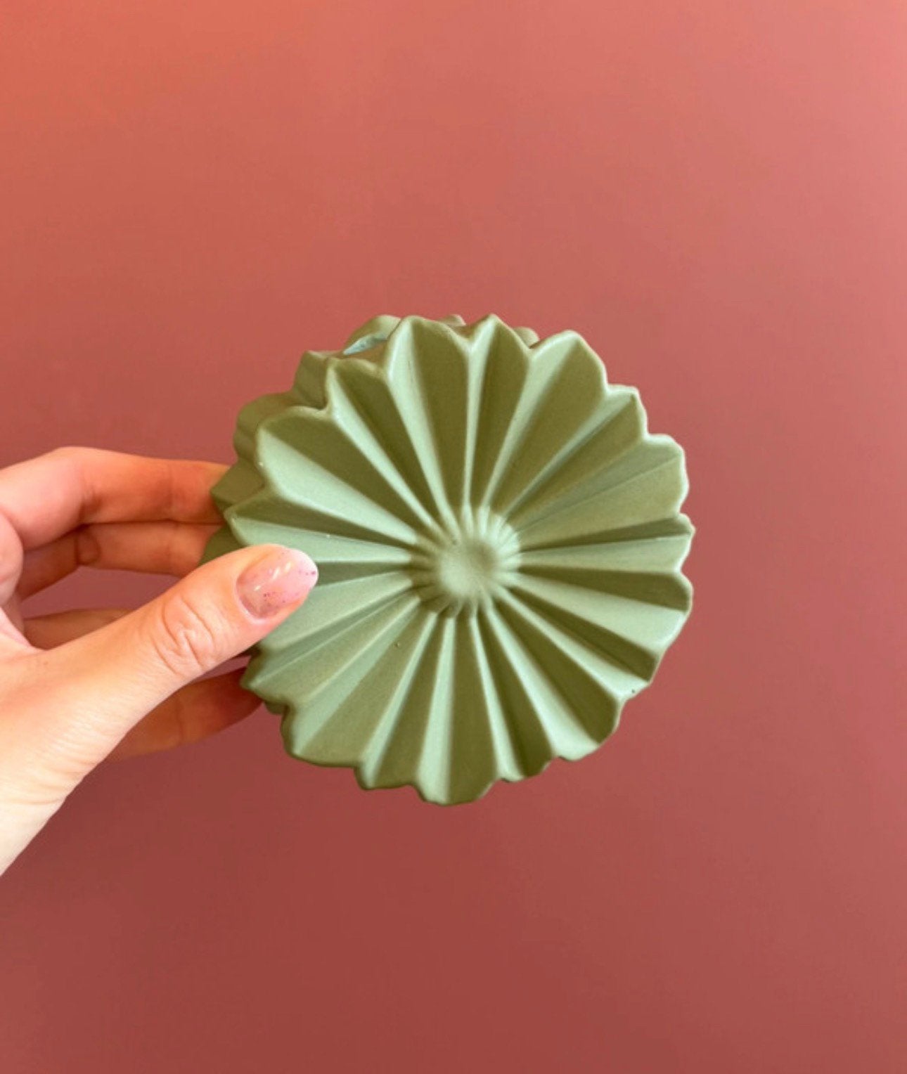 Nieuwe groene keramieke bloemenvaas mini vaas Home Delight, Ophalen of Verzenden, Nieuw, Groen, Steen/keramiek