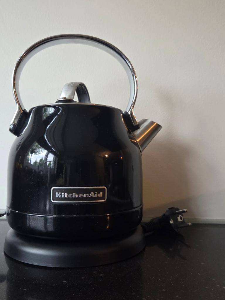 KitchenAid Waterkoker Zwart, Witgoed en Apparatuur, Waterkokers, 1 tot 2 liter, Ophalen of Verzenden, Zo goed als nieuw, Rvs