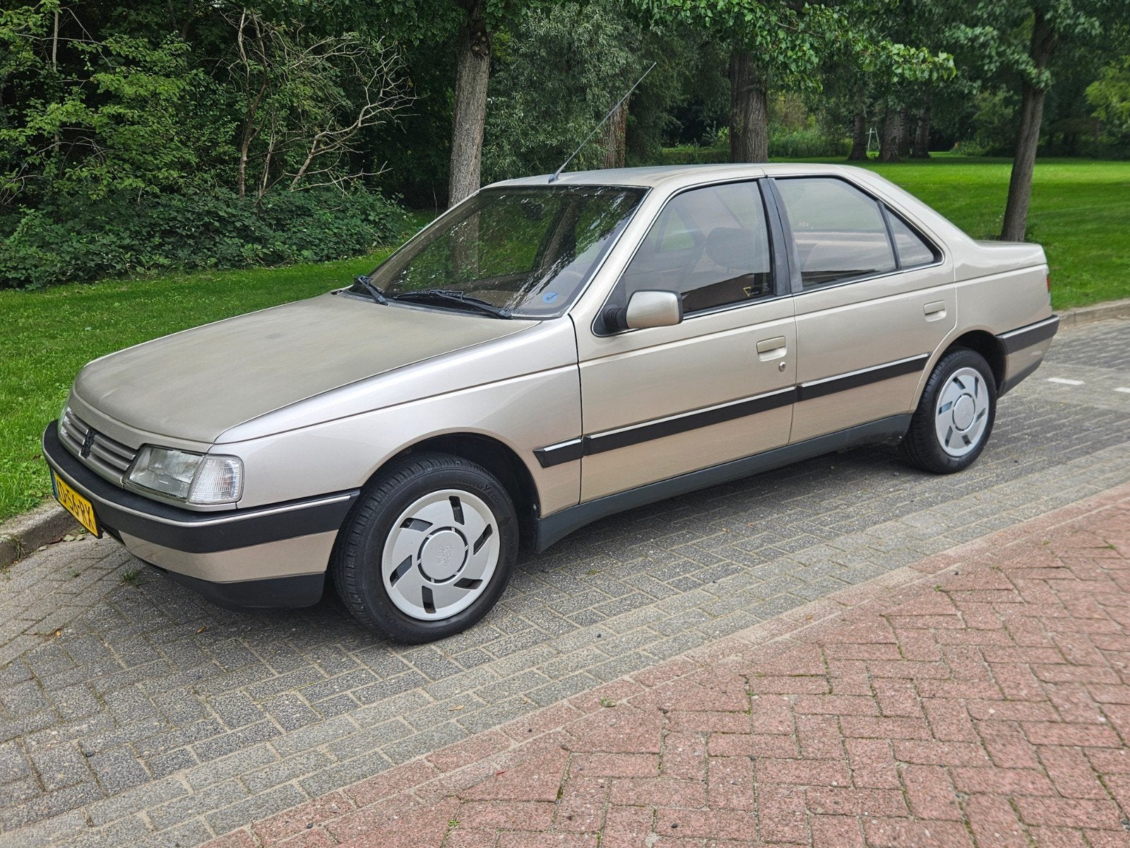 Peugeot 405 SRi 1.9 benzine Automaat 122000km NAP, APK, Dealer onderhouden, Beige, Overige kleuren, 1900 cc