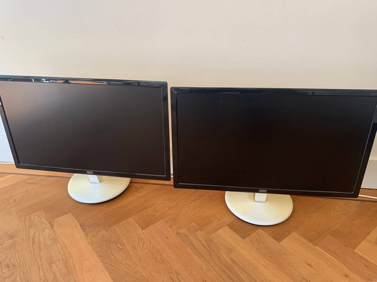 2x AOC 23 inch monitoren incl. bekabeling, Gaming, IPS, Full HD, Ophalen of Verzenden