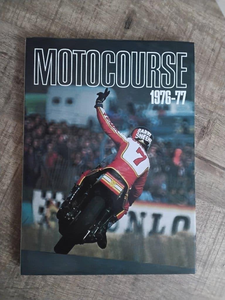 Zeldzaam motocourse boek 1976 barry sheene  tt assen, Ophalen of Verzenden, Zo goed als nieuw, Motoren